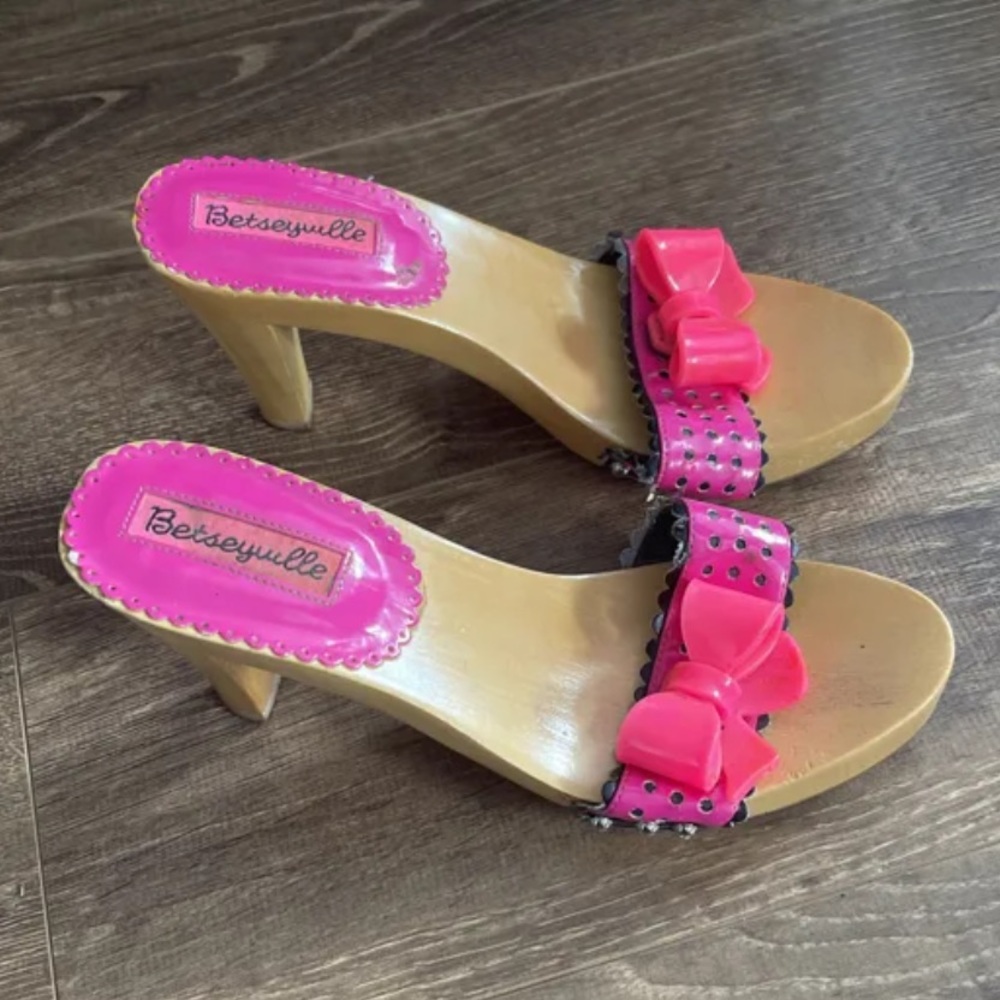 Betsey Johnson pink heels